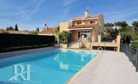 Saint Raphaël'de deniz manzaralı satılık 6 odalı villa