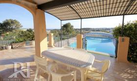 Saint Raphaël'de deniz manzaralı satılık 6 odalı villa