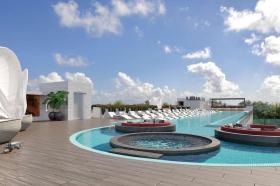 Büyük pencereli ve muhteşem manzaralı geniş stüdyo daire