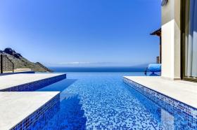 Okyanusun ve La Gomera adasının eşsiz manzarasına sahip modern villa