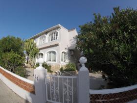 2 aynı daireden oluşan deniz manzaralı villa, çok iyi kira geliri