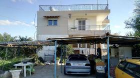 Atina'nın merkezine 35 km ve plaja 2,5 km yenilemek için satılık daire