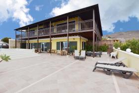 Adeje 1500 m2 güzel lüks villa