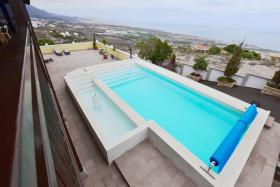 Adeje 1500 m2 güzel lüks villa