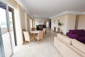 Adeje 1500 m2 güzel lüks villa