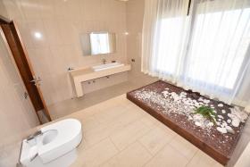 Adeje 1500 m2 güzel lüks villa