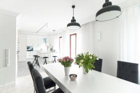 Krakow güzel 4 yatak odalı daire çatı terası 90m2 ile