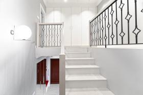 Krakow güzel 4 yatak odalı daire çatı terası 90m2 ile