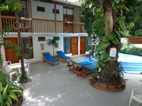 Hotel B&B plajın önünde